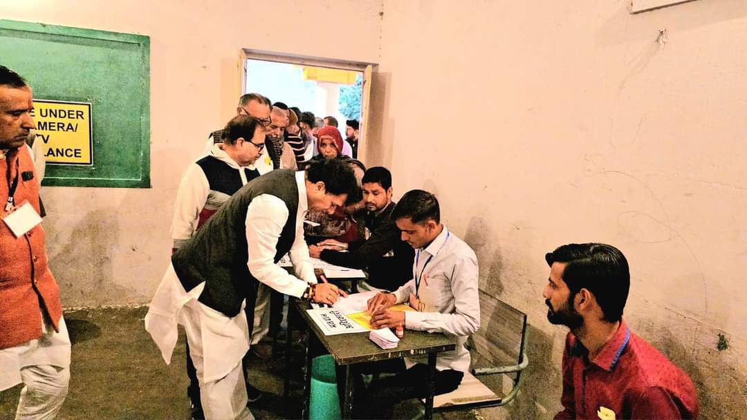 बाड़मेर के इन नेताओं ने डाल दिया अपना वोट