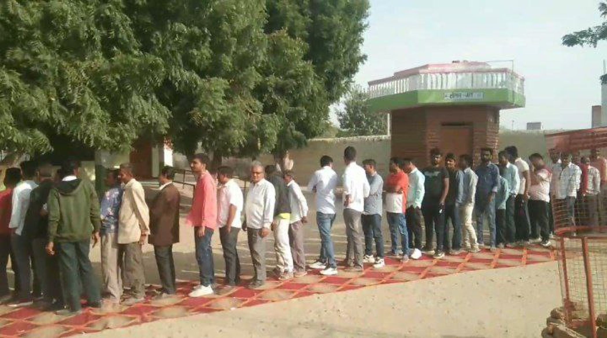 बाड़मेर में सुबह 9 बजे तक 7.90 प्रतिशत पड़े वोट