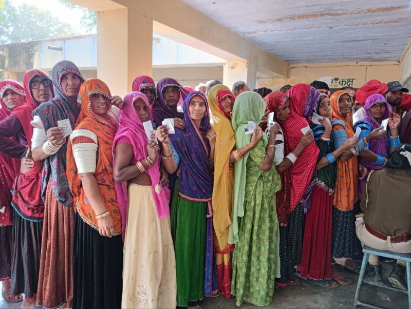 सिरोही जिले में मतदाताओं जबरदस्त उत्साह, सुबह 11 बजे तक 24.19 प्रतिशत हुई वोटिंग