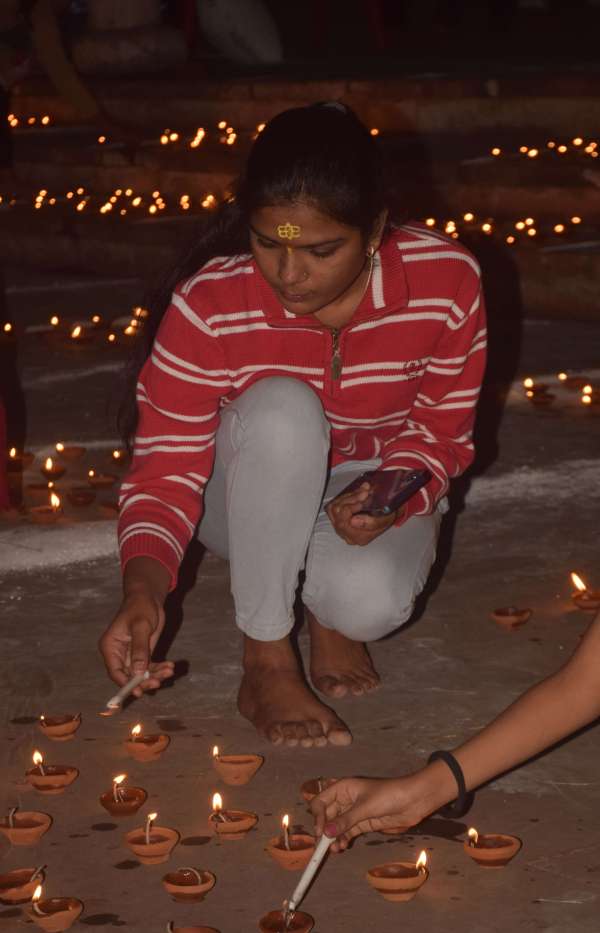 दीपो से चमका नर्मदा तट 