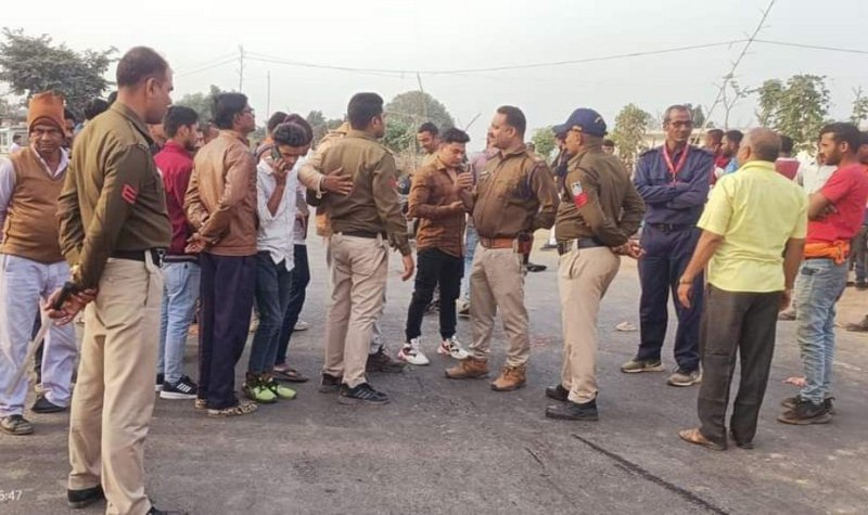 Road accident, brother-in-law sister-in-law died on spot on highway