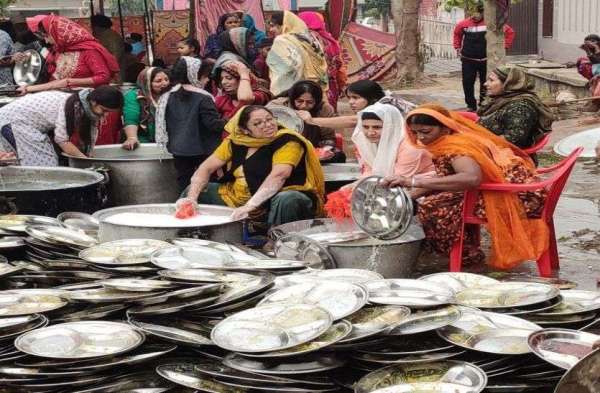 Diwan decorated on Prakash Parv