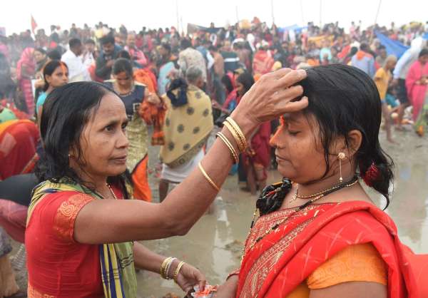 Bihar News: इस साल कार्तिक शुक्ल पूर्णिमा कृतिका नक्षत्र के शिव और सर्वार्थ सिद्धि योग में मनाई जा रही है। कार्तिक पूर्णिमा को सबसे पवित्र महीनों में एक माना जाता है। मान्यता है कि इस दिन गंगा स्नान से सभी पाप दूर हो जाते हैं।