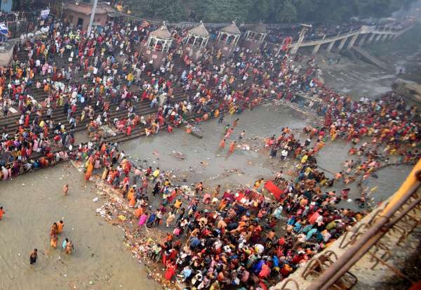 Bihar News: कार्तिक पूर्णिमा रविवार की शाम 03:15 बजे से शुरू हो गई थी। सोमवार दोपहर 02:30 बजे तक पूर्णिमा तिथि रहेगी। इसलिए उदयातिथि मान से आज पूरे दिन गंगा स्नान, दान-पुण्य आदि धर्मकृत्य होगा।