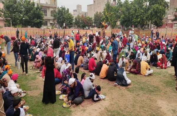 Diwan decorated on Prakash Parv