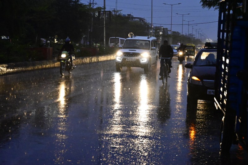 सीजन का पहला मावठा गिरा, गेहूं-चना फसल को मिला अमृत