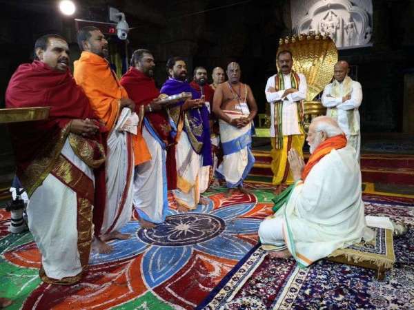 PM Modi had darshan Lord Sri Venkateswara Swamy in Tirumala see photos