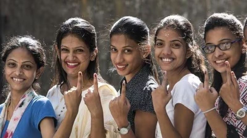 इस बार बूथ पर युवा और वृद्धजन मतदाओं ने भी दिखाया जोश