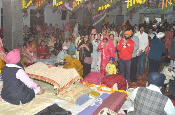 हर्षोल्लास से मनाया गुरुनानक देव का प्रकाश पर्व सुबह से रात तक बही भक्ति की बयार