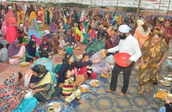 हर्षोल्लास से मनाया गुरुनानक देव का प्रकाश पर्व सुबह से रात तक बही भक्ति की बयार