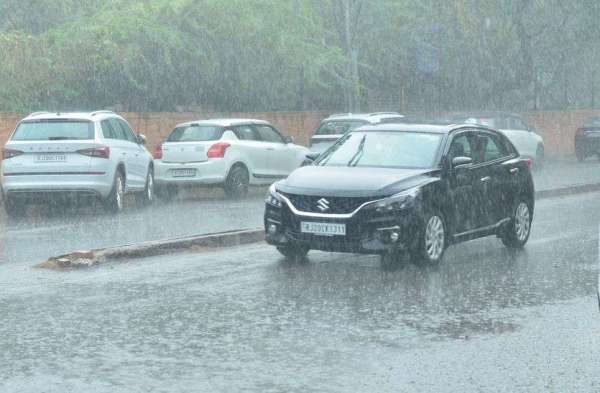  गिरी सीजन की पहली मावठ : घरों में दुबके लोग, शादियों में पड़ा खलल, घरों व दुकानों के बाहर अलाव जले