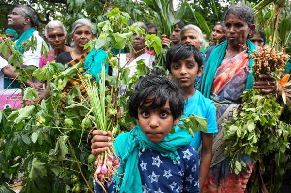 औद्योगिक एस्टेट के निर्माण के विरोध में किसानों का प्रदर्शन