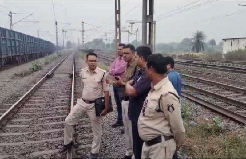 Young man burnt by goods train engine, dies Bhilai news