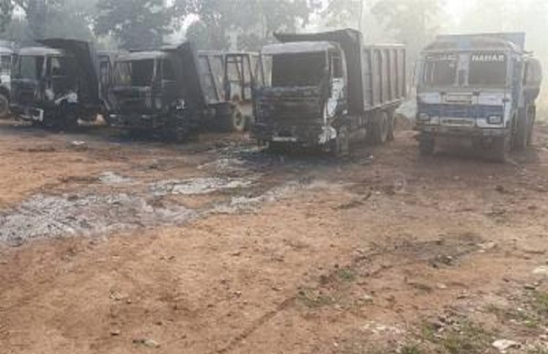 Naxalites set fire to 14 vehicles in Dantewada