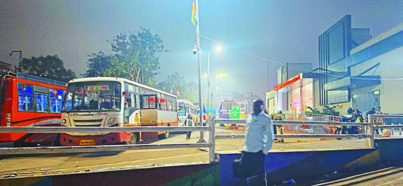 निजी ऑपरेटरों ने बना दिया अवैध बसों का अड्डा