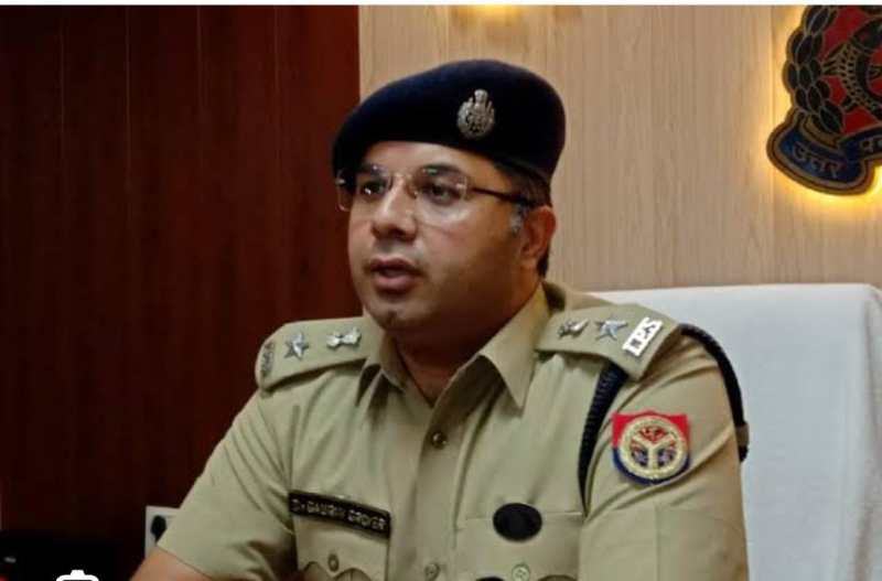 SSP गोरखपुर का सख्त निर्देश, सभी CO फरियादियों की शिकायतों का त्वरित निस्तारण कराएं....भ्रष्टाचार के आरोप में हेड कांस्टेबल सस्पेंड