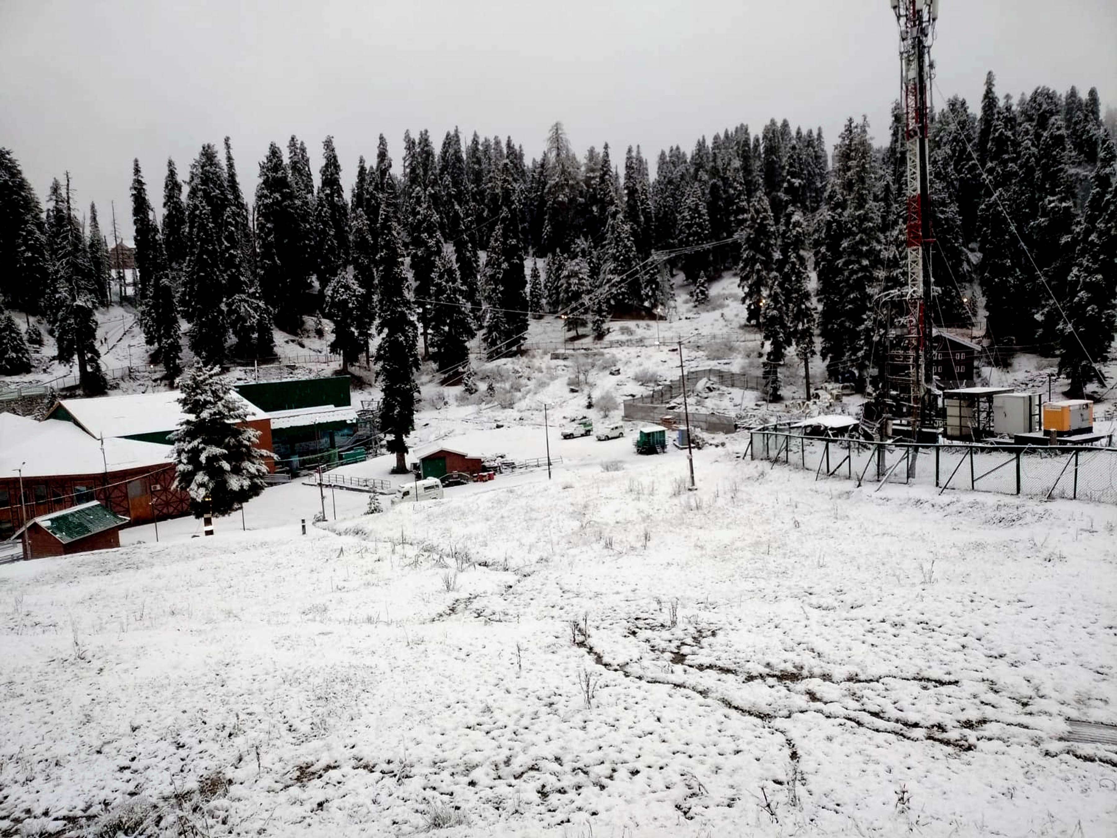 PHOTO : कश्मीर नहीं जा पा रहेे तो तस्वीरों में देे खिए सर्दियों का स्वर्ग