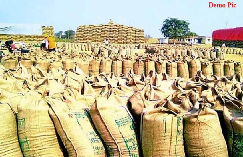 अब तक 63 मिलर्स ने जमा नहीं कराया चावल, इधर धान उठाव के लिए पंजीयन शुरू