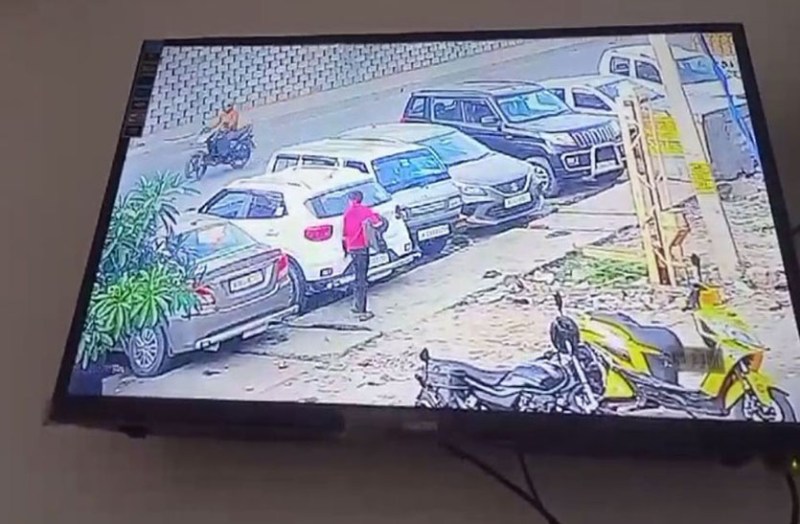 सगाई समारोह से रुपए व जेवरात से भरा बैग पार, सीसीटीवी में नजर आया आरोपी