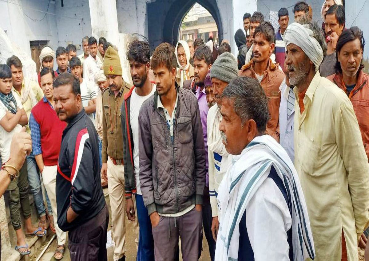 चोरी करने आए दो चोरों को दबोचा, कमरे में रस्सी से बांधकर बेरहमी से पीटा