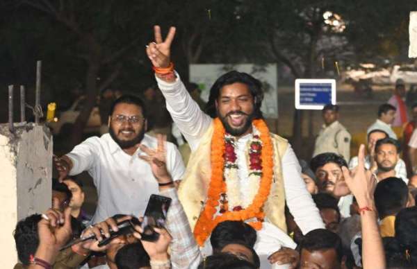 रायपुर जिले की सात सीटों में से भाजपा सभी सीटों पर काबिज हो गई। 