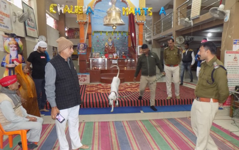 एक ही रात मंदिर व कोरियर सेंटर के टूटे ताले, दान पेटी व लॉकर उठा ले गए चोर