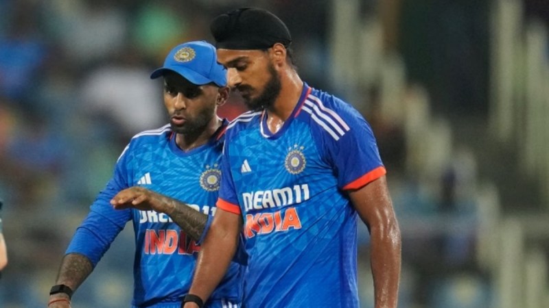 arshdeep_singh_and_suryakumar_yadav.jpg