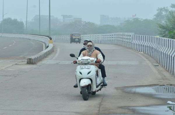 घने कोहरे की गिरफ्त, विजिबिलिटी 700 मीटर