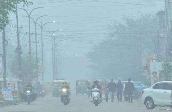 घने कोहरे की गिरफ्त, विजिबिलिटी 700 मीटर