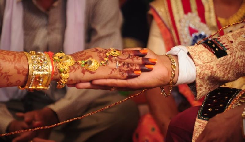 Offensive picture of bride goes viral 24 hours before wedding