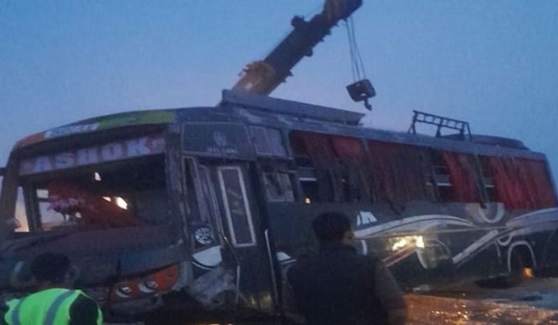 Double decker bus overturned on Agra-Lucknow Expressway