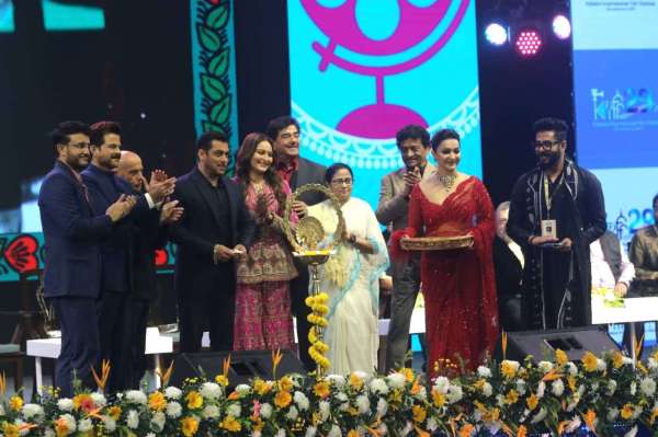 कोलकाता अंतरराष्ट्रीय फिल्म महोत्सव का रंगारंग आगाज