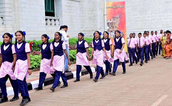 students in suvarnasaudha