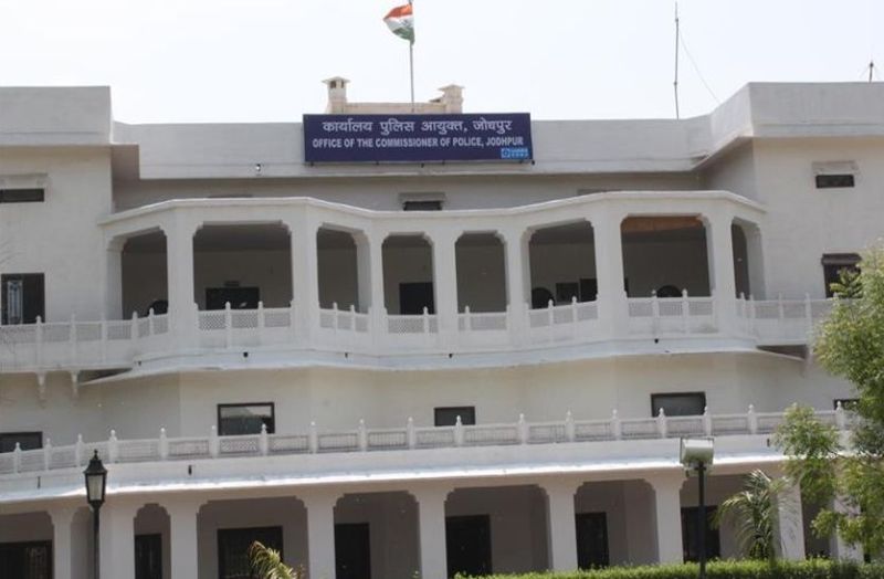 मामी का भाई फोटो से कर रहा ब्लैकमेल, पांच लाख रुपए मांगे