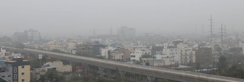 दिनभर छाई धुंध हवा ने ठिठुराया।