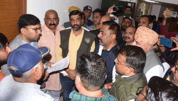 markets-remained-closed-in-protest-against-the-murder-of-sukhdev-singh