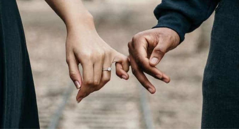 Cab driver took couple to police station