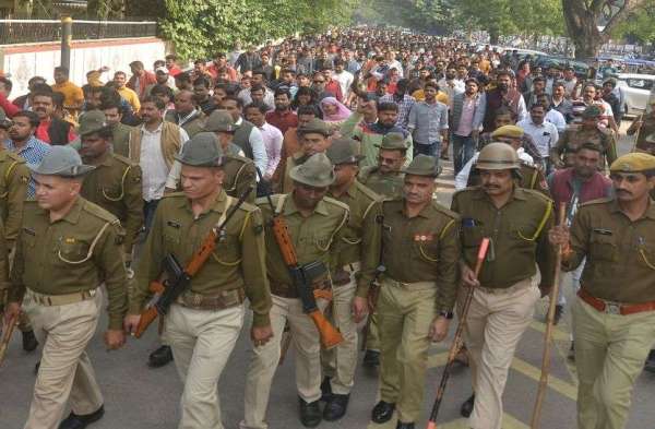 घूम-घूम कर बंद करवाया कोटा, रैली निकाल किया प्रदर्शन