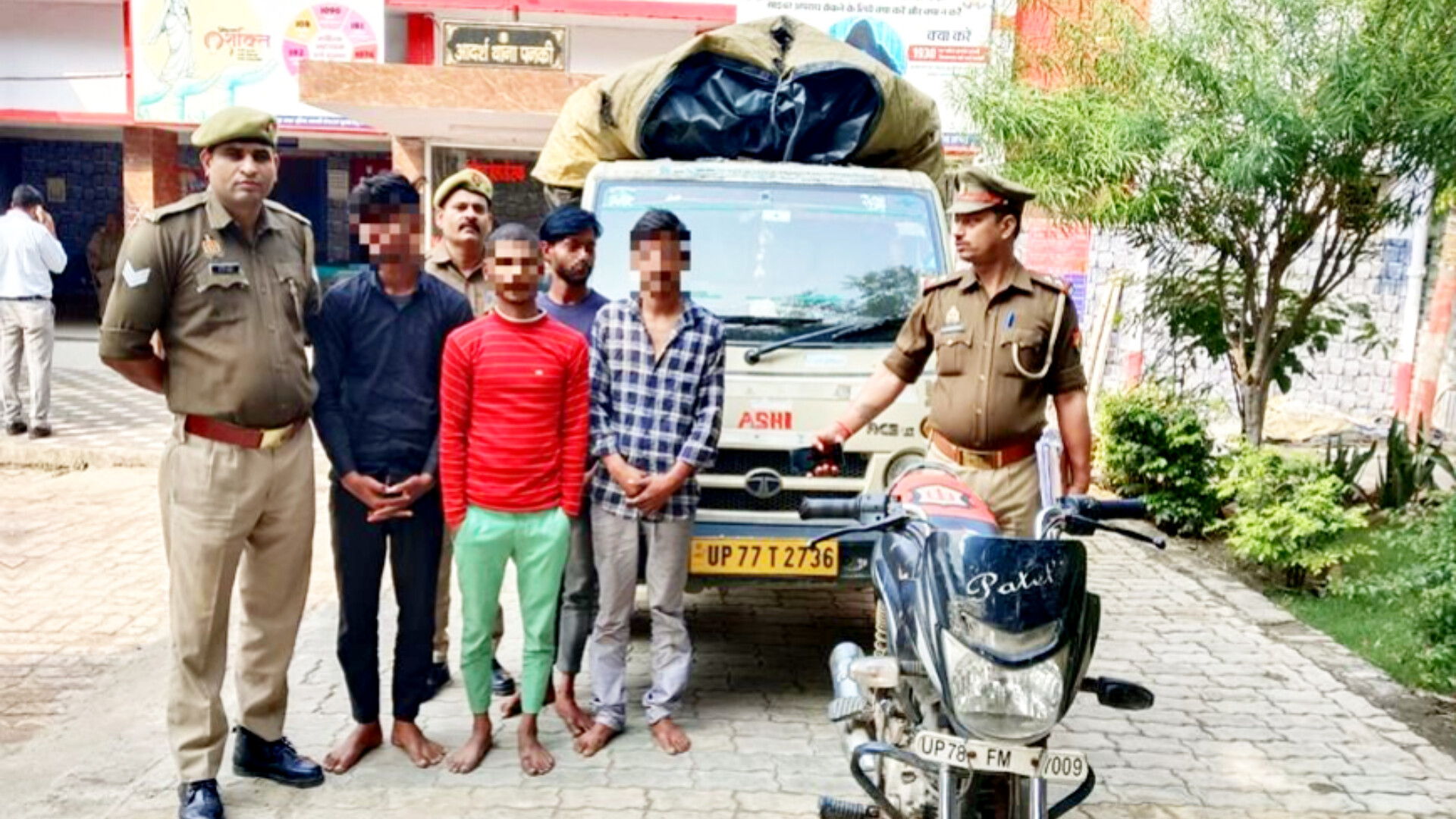 Kanpur news:प्लास्टिक फैक्ट्री चोरी मामले में 4 गिरफ्तार,72 बोरी प्लास्टिक दाना और लोडर बरामद