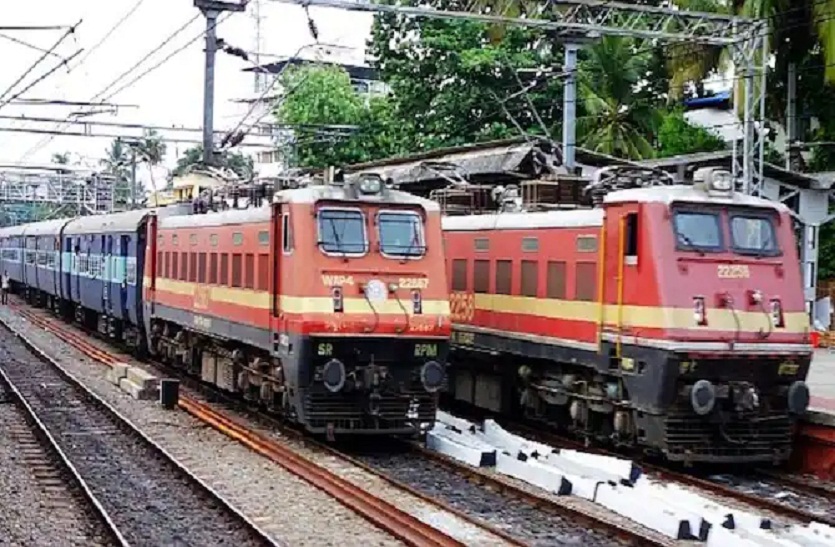 Train_canceled_due_to_Cyclone.jpg