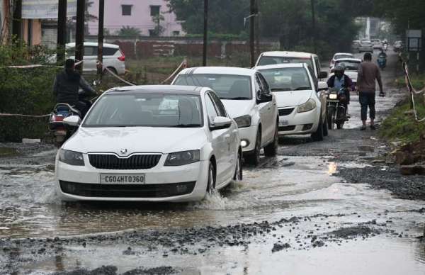 बस इसी जगह ऐसी िस्थती बनी हुई है।