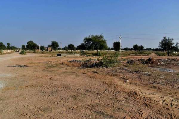 दो करोड़ की लागत से चारदीवारी का निर्माण