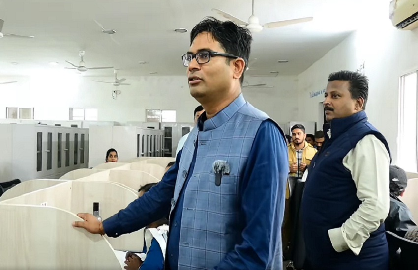 वीडियो स्टोरीः जब अचानक गवर्मेंट लाइब्रेरी पहुंच गए ओपी चौधरी