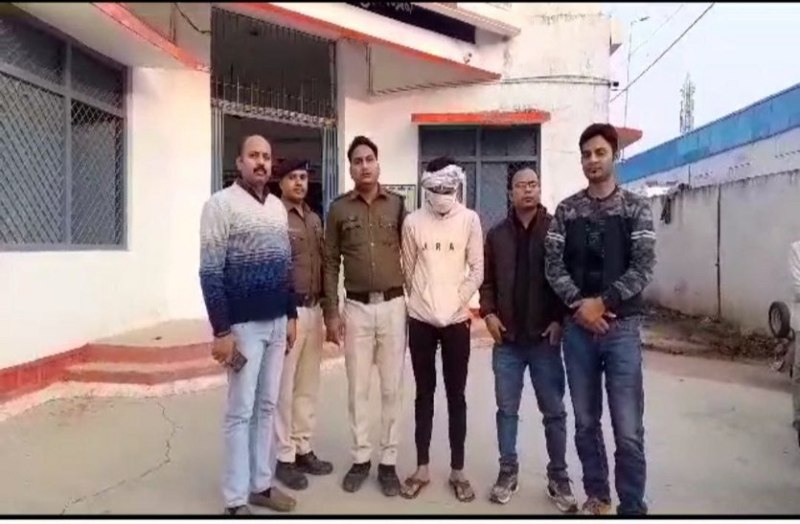 पुलिस गिरफ्त में आरोपी