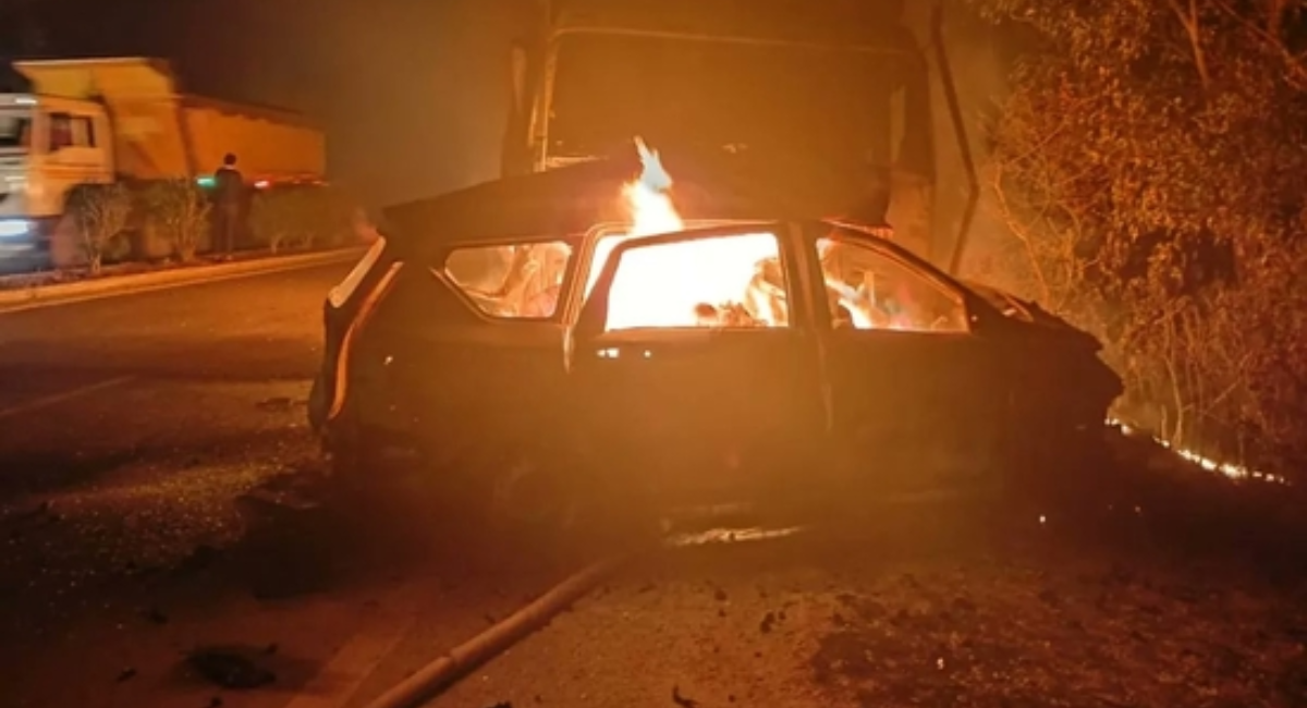 Video: कार में जिंदा जले 8 लोग, बंद गाड़ी से आती रहीं चीखें, सामने आया दर्दनाक वीडियो