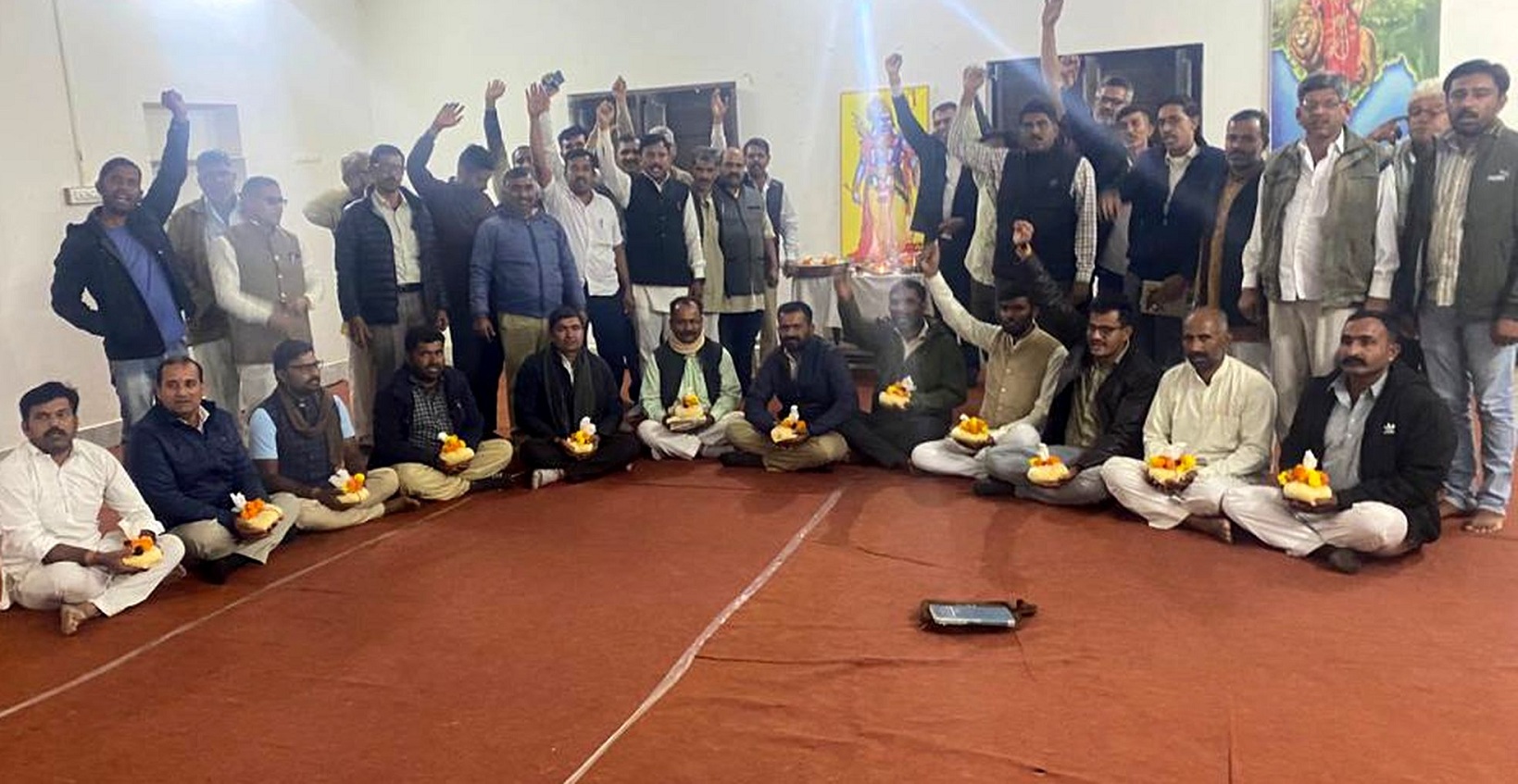 पीले चावल बांटने का अभियान शुरू, अयोध्या चलने का दे रहे निमंत्रण