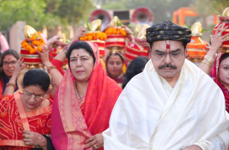 कलश यात्रा के साथ भागवत कथा शुरू, आचार्य मृदुल कृष्ण शास्त्री बोले, श्रीमद् भागवत का प्रत्येक प्रसंग देता मानवता की शिक्षा