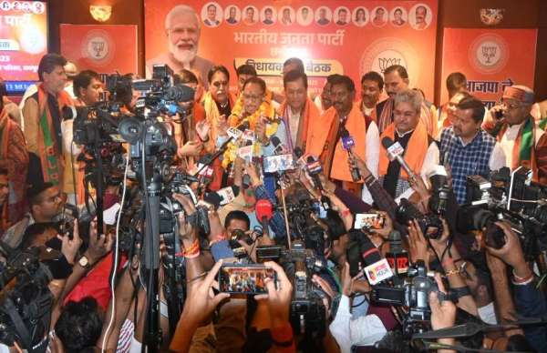 रायपुर@विष्णु देव साय छत्तीसगढ़ के मुख्यमंत्री बने है। भाजपा मुख्यालय कुशाभाऊ ठाकरे परिसर में विधायक दल की बैठक में सीएम बनाने का निर्णय लिया गया। 