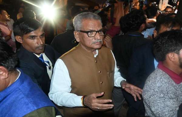 रायपुर@विधायक दल की बैठक से बाहर निकलते प्रदेश प्रभारी ओम माथूर। 