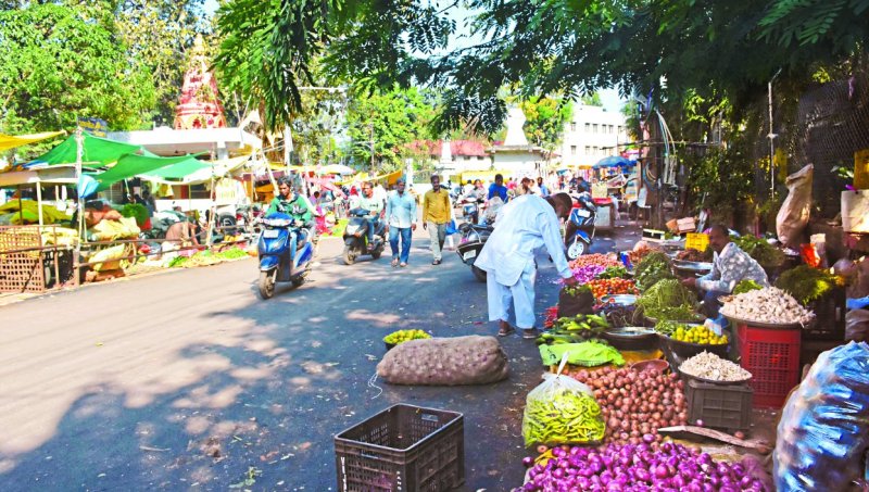 Vegetable market on the road because of not changing my habit